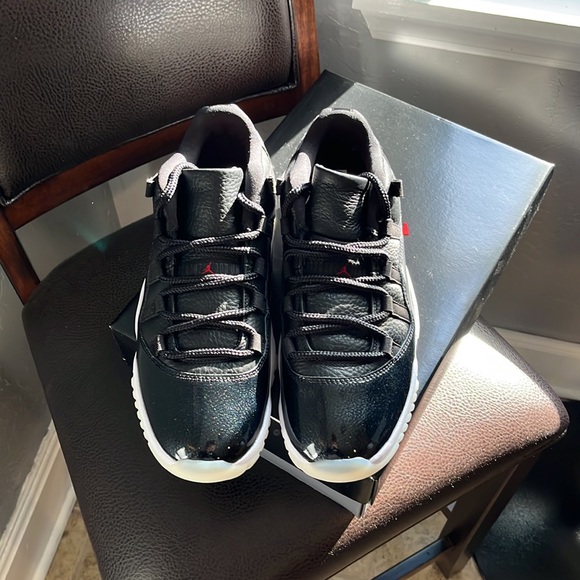 Nike Air Jordan Shoes - Picture 2 of 13